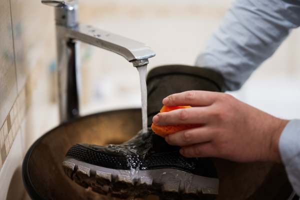 How to wash insoles